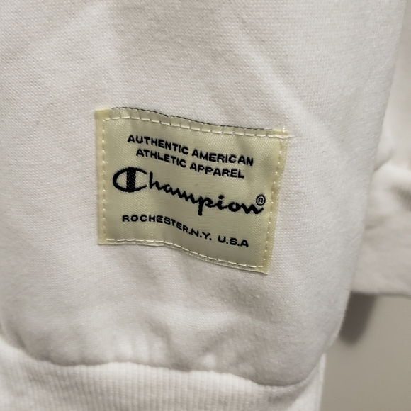 Champion Pull Over Sweater - Picture 2 of 3